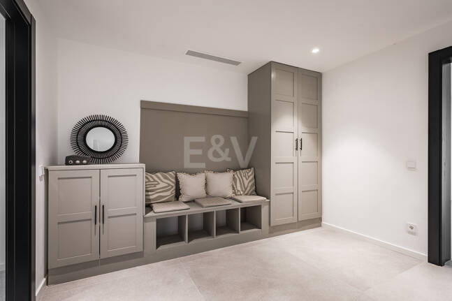 Exquisit modernisierte Luxusvilla mit Meerblick