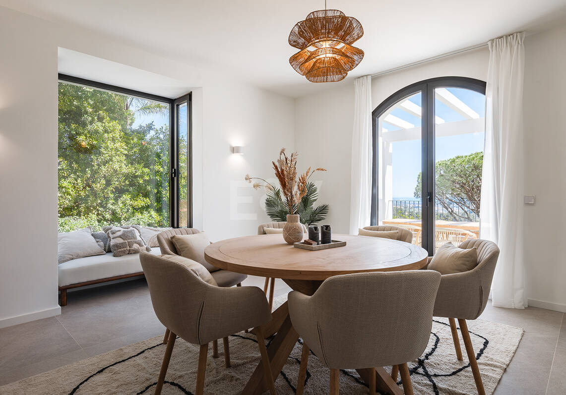 Exquisitely modernized Luxury Villa with Sea Views in El Madroñal