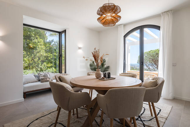 Exquisit modernisierte Luxusvilla mit Meerblick