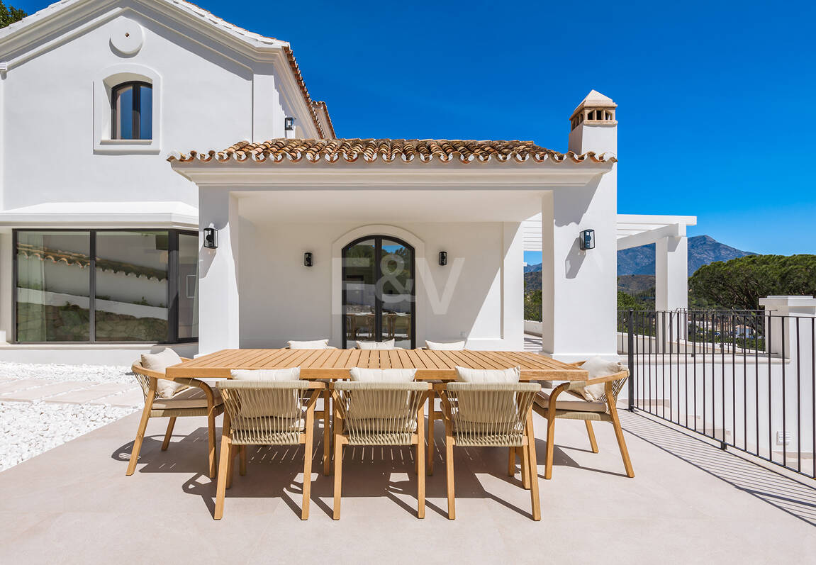 Exquisit modernisierte Luxusvilla mit Meerblick