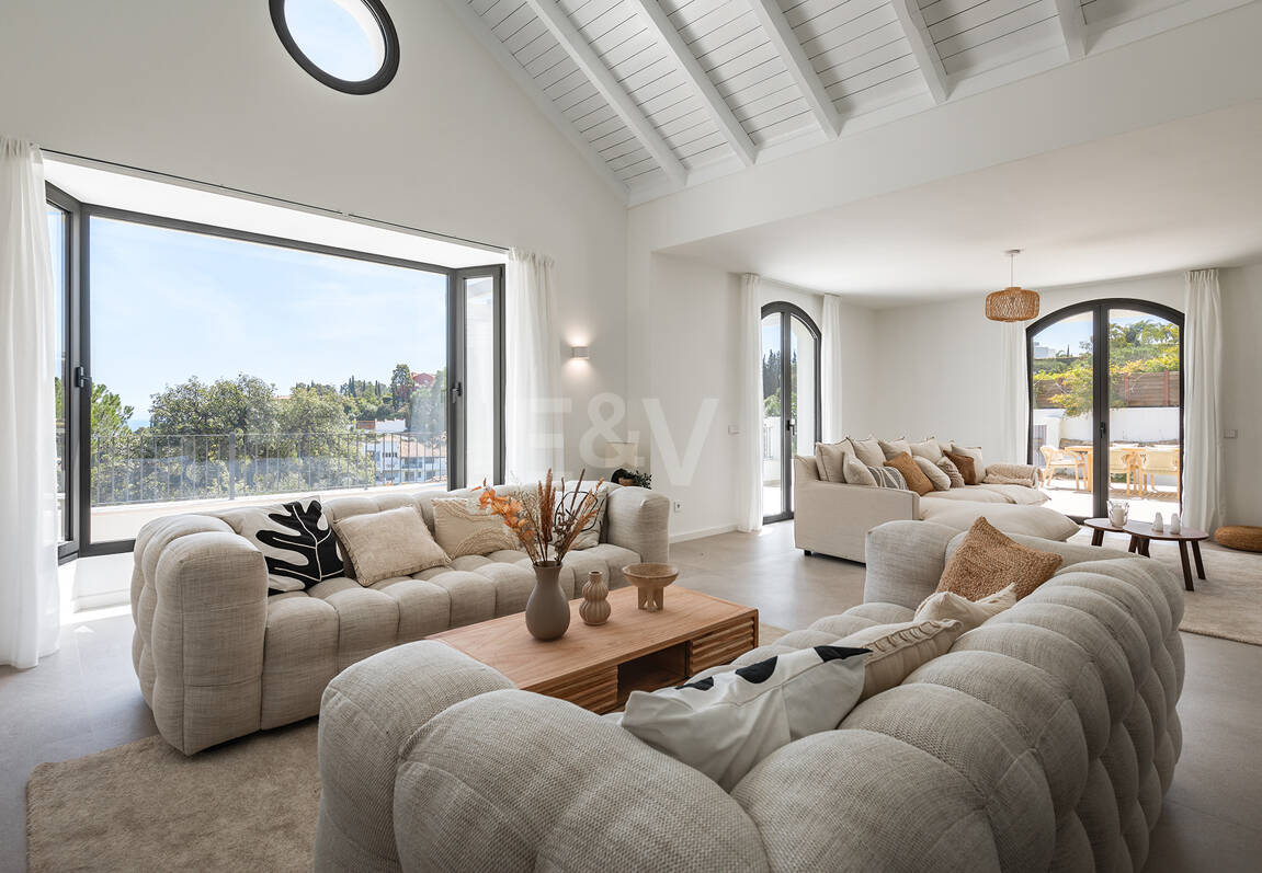 Exquisit modernisierte Luxusvilla mit Meerblick