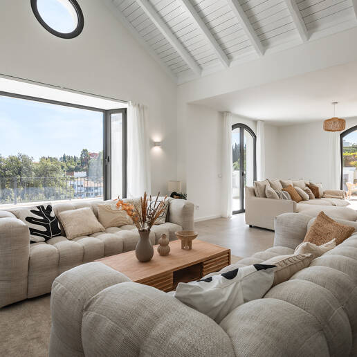 Exquisit renovierte Luxusvilla mit Meerblick