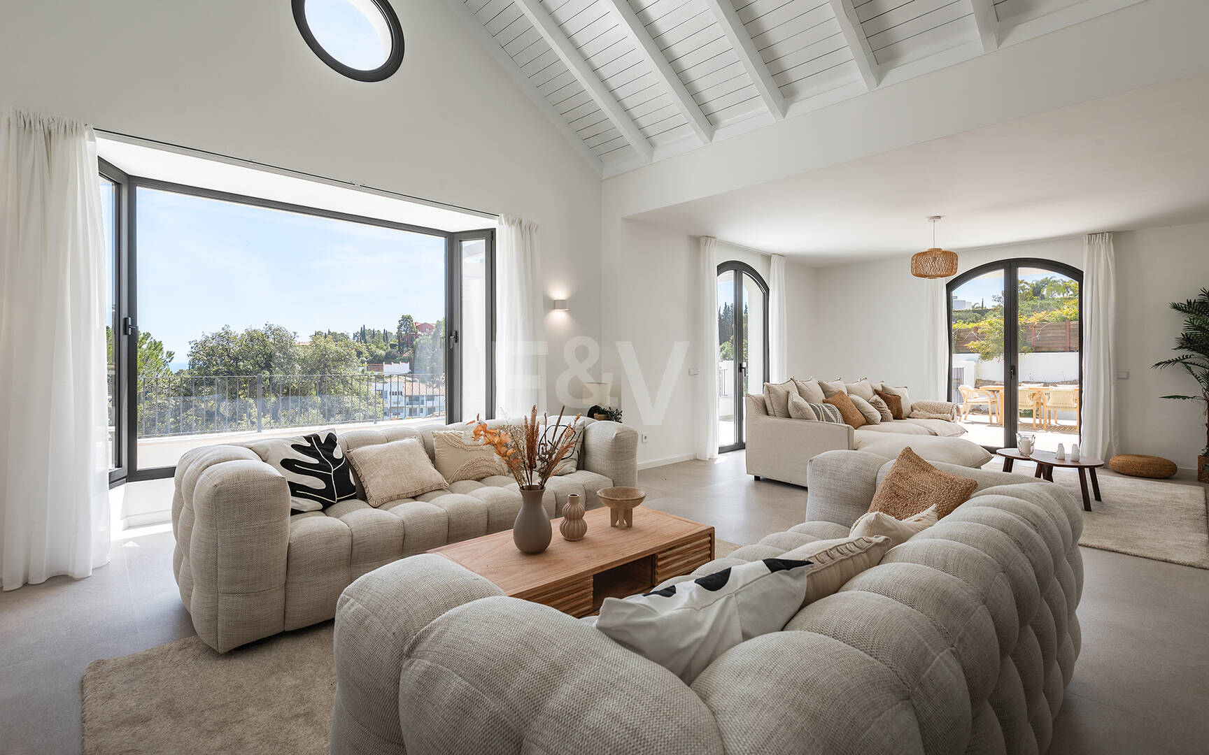 Exquisit modernisierte Luxusvilla mit Meerblick