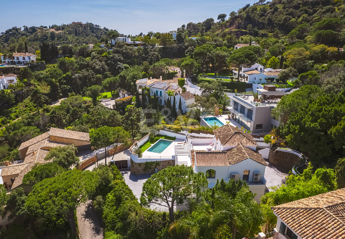 Exquisit modernisierte Luxusvilla mit Meerblick