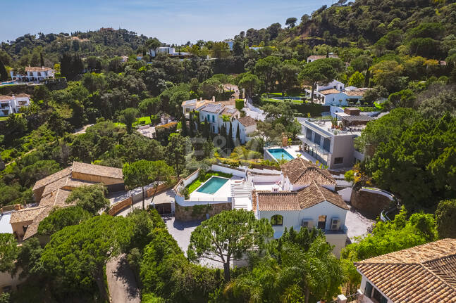 Exquisit modernisierte Luxusvilla mit Meerblick