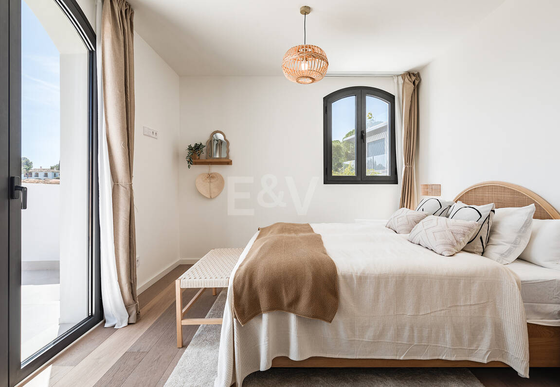 Exquisit modernisierte Luxusvilla mit Meerblick