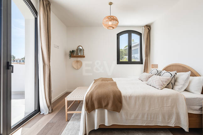 Exquisit modernisierte Luxusvilla mit Meerblick