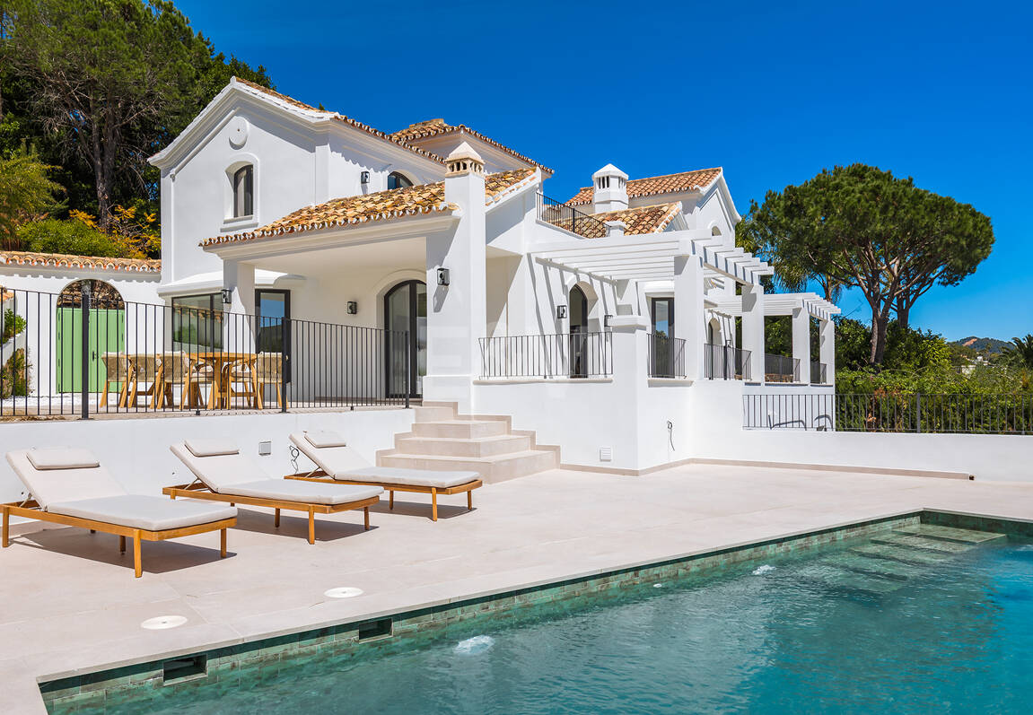 Exquisit modernisierte Luxusvilla mit Meerblick