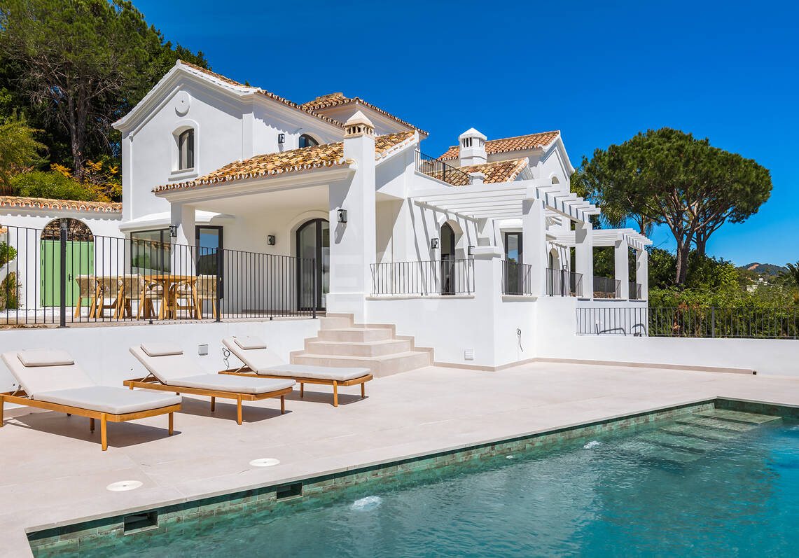 Exquisitely modernized Luxury Villa with Sea Views in El Madroñal