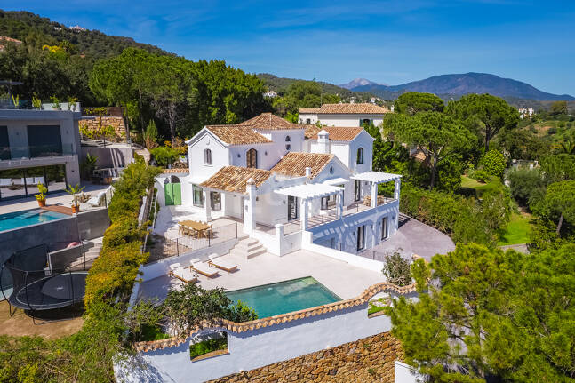 Exquisit modernisierte Luxusvilla mit Meerblick