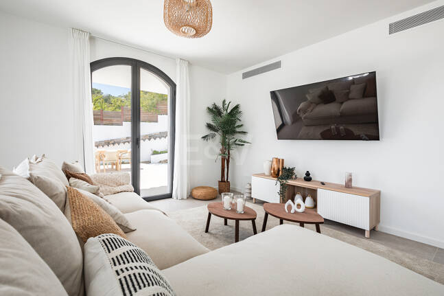 Exquisit modernisierte Luxusvilla mit Meerblick