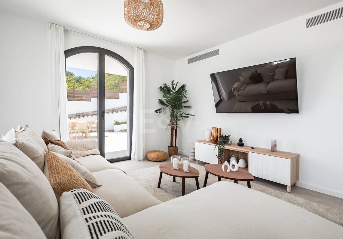 Exquisitely modernized Luxury Villa with Sea Views in El Madroñal