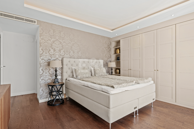 Villa contemporánea junto a la playa con piscina climatizada y espectacular terraza en la azotea