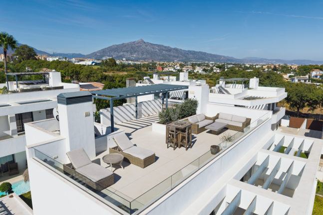 Villa contemporánea junto a la playa con piscina climatizada y espectacular terraza en la azotea