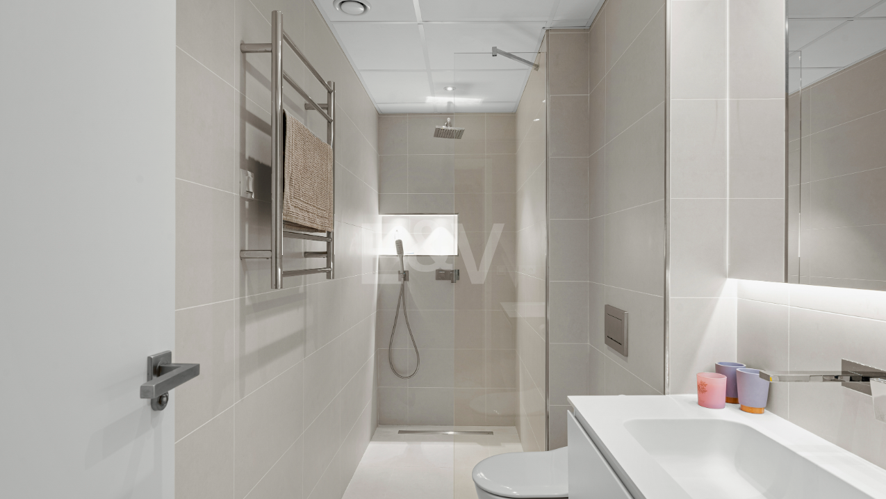 Villa contemporánea junto a la playa con piscina climatizada y espectacular terraza en la azotea