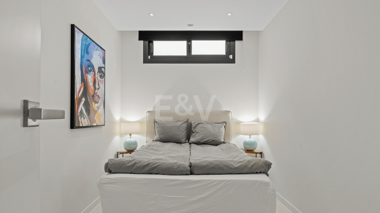 Villa contemporánea junto a la playa con piscina climatizada y espectacular terraza en la azotea