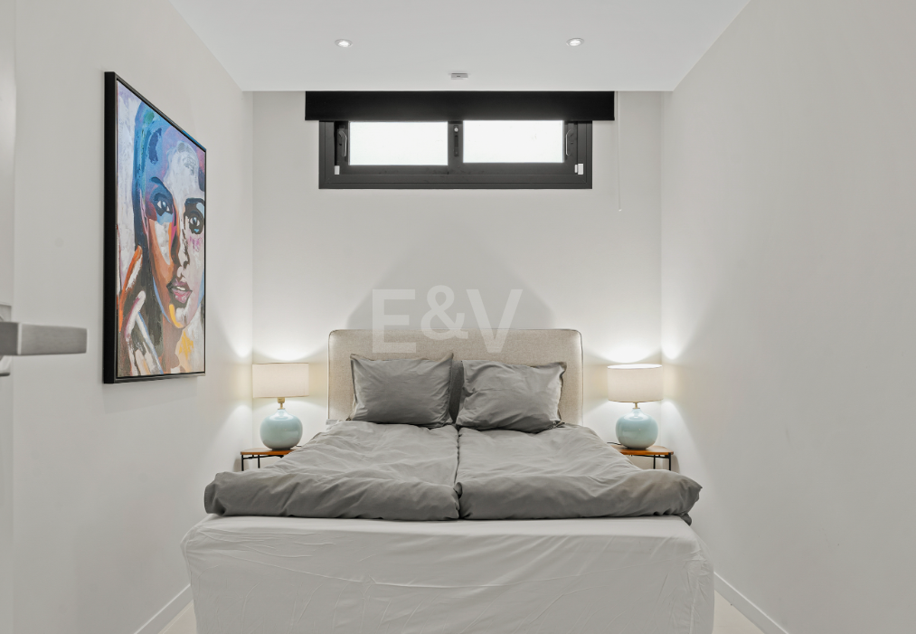 Villa contemporánea junto a la playa con piscina climatizada y espectacular terraza en la azotea