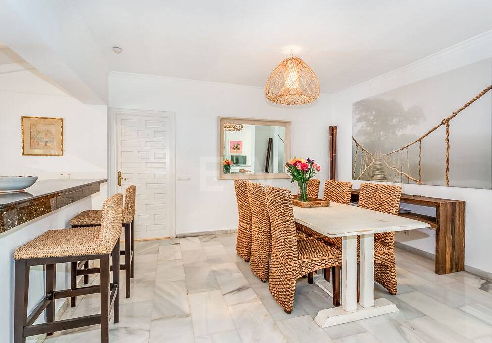 Eine einzigartige Villa mit Gästehaus auf weitläufigem Gelände in Puerto Banús