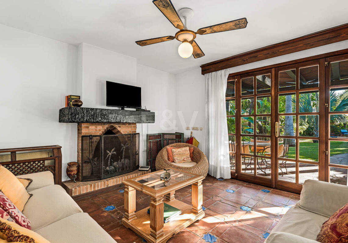 Eine einzigartige Villa mit Gästehaus auf weitläufigem Gelände in Puerto Banús