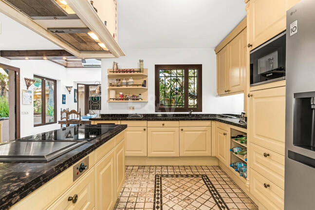 Eine einzigartige Villa mit Gästehaus auf weitläufigem Gelände