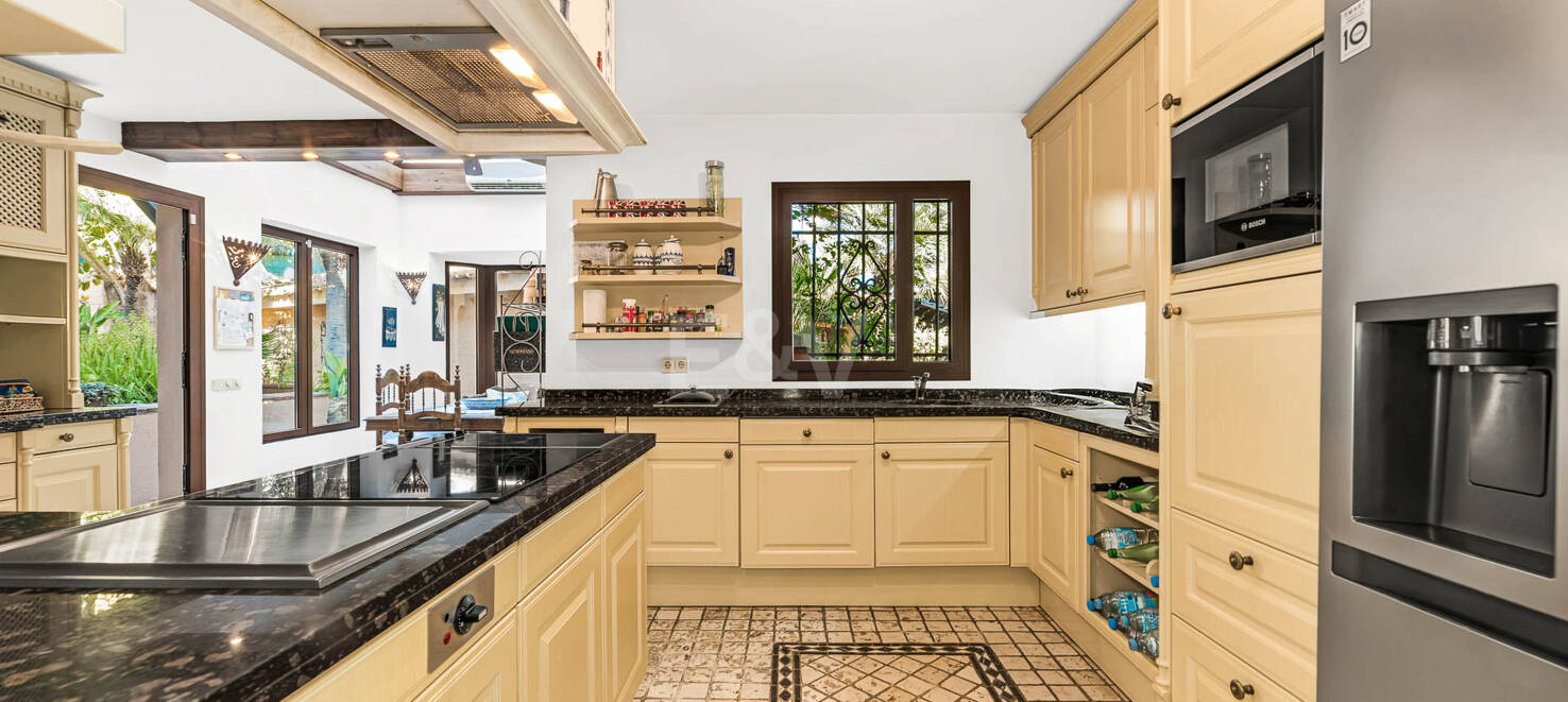 Eine einzigartige Villa mit Gästehaus auf weitläufigem Gelände