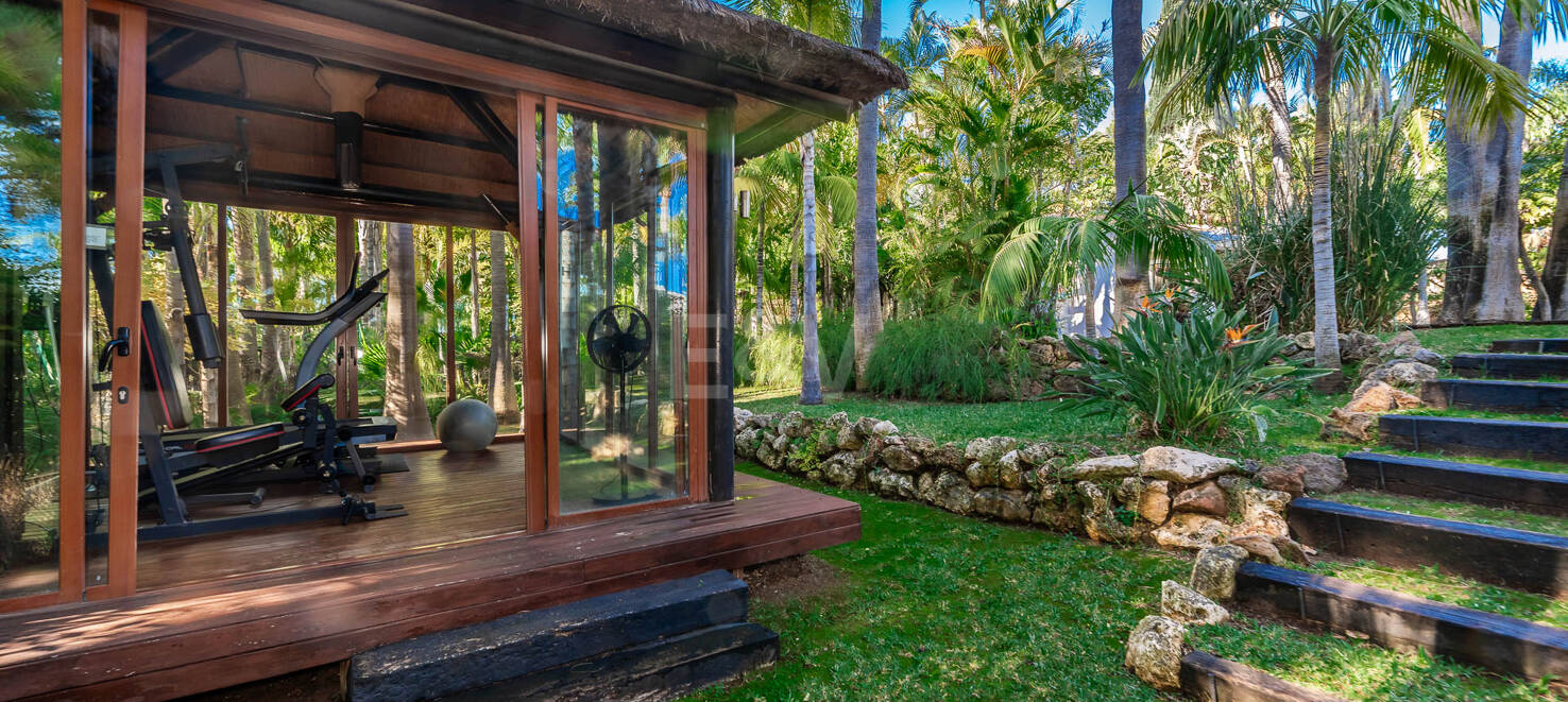 Eine einzigartige Villa mit Gästehaus auf weitläufigem Gelände