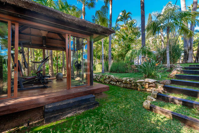 Eine einzigartige Villa mit Gästehaus auf weitläufigem Gelände