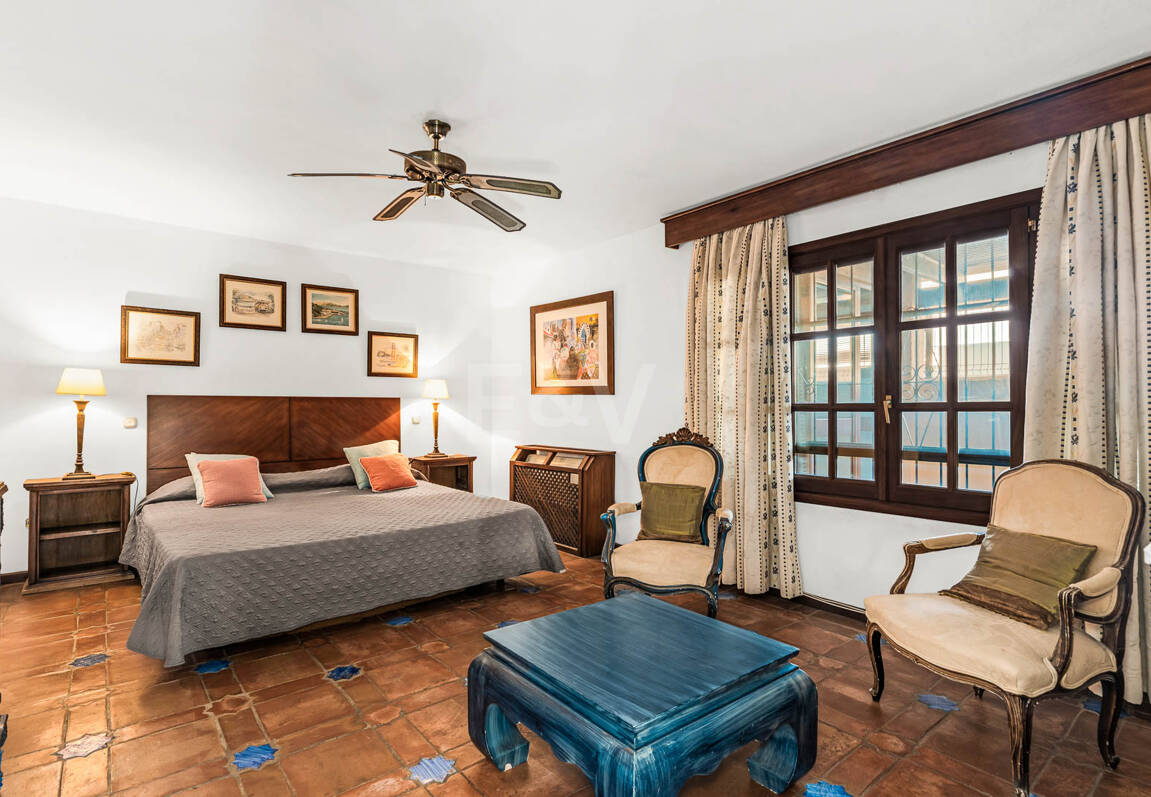 Eine einzigartige Villa mit Gästehaus auf weitläufigem Gelände