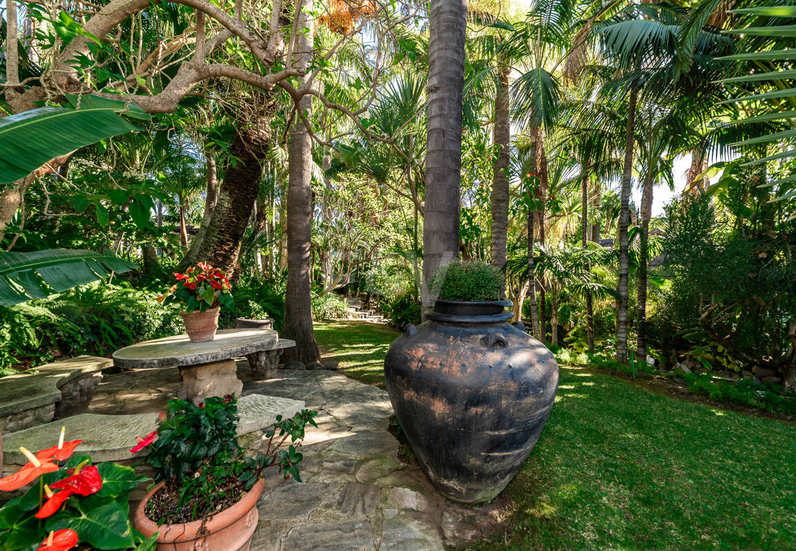 Eine einzigartige Villa mit Gästehaus auf weitläufigem Gelände