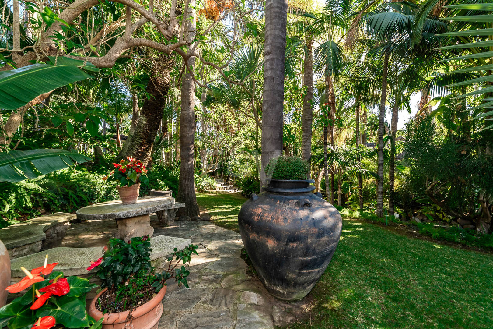 Eine einzigartige Villa mit Gästehaus auf weitläufigem Gelände