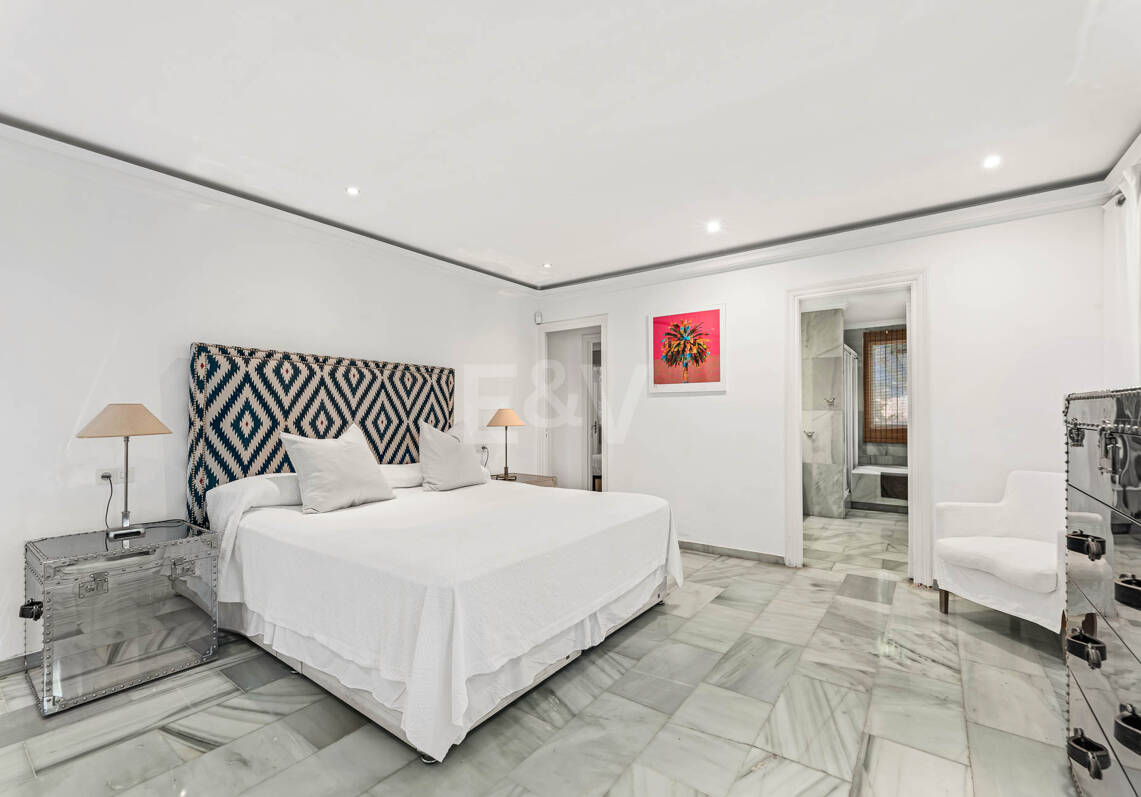 Eine einzigartige Villa mit Gästehaus auf weitläufigem Gelände in Puerto Banús