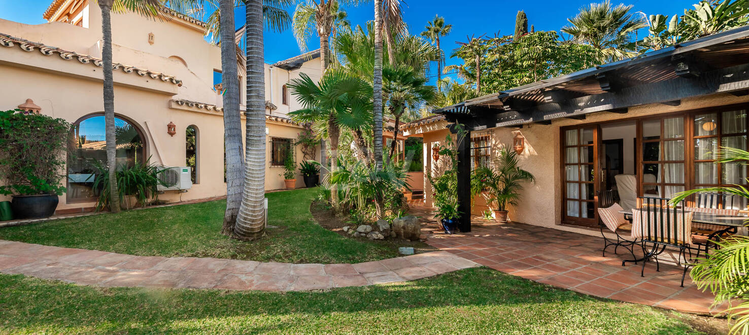 Eine einzigartige Villa mit Gästehaus auf weitläufigem Gelände