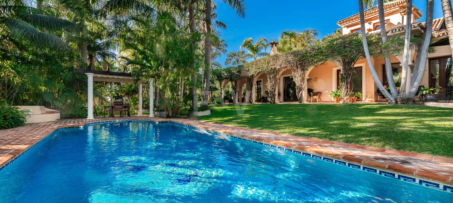 Eine einzigartige Villa mit Gästehaus auf weitläufigem Gelände