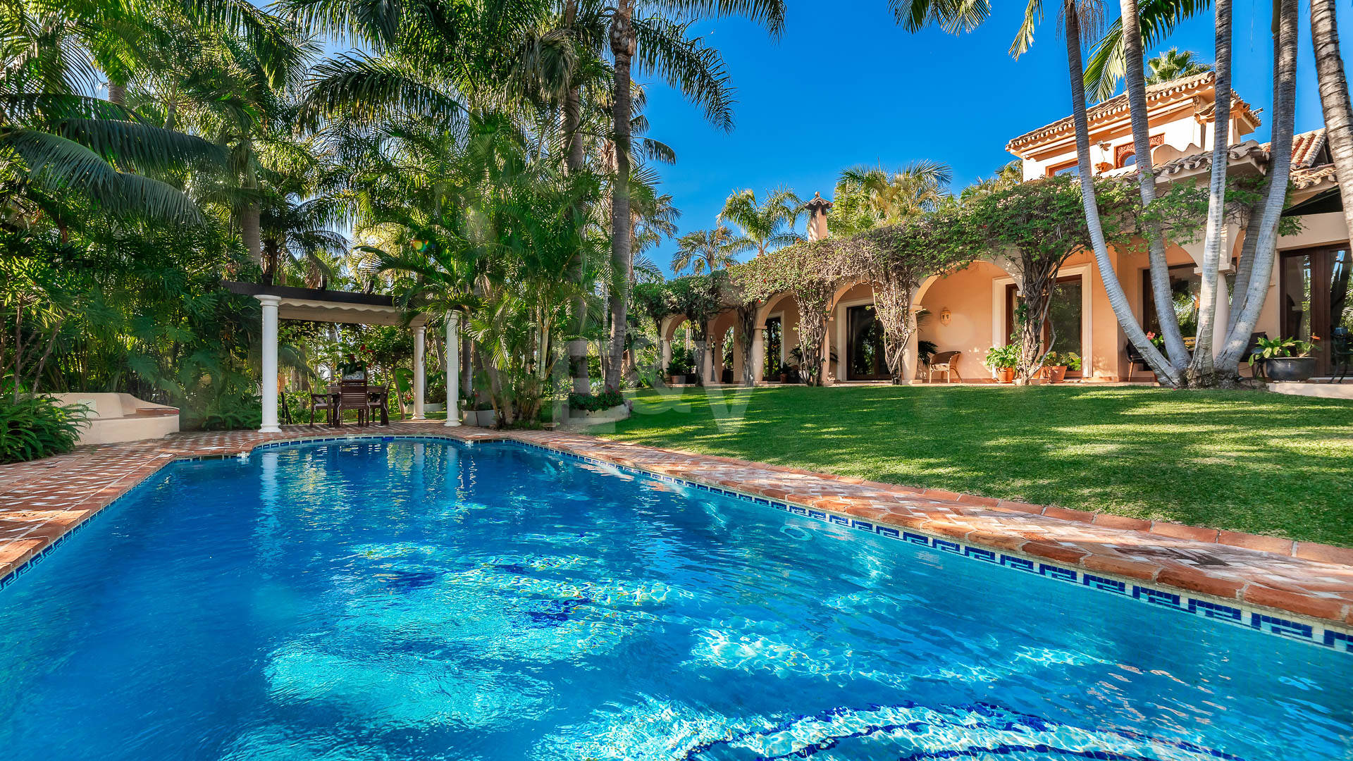 Eine einzigartige Villa mit Gästehaus auf weitläufigem Gelände