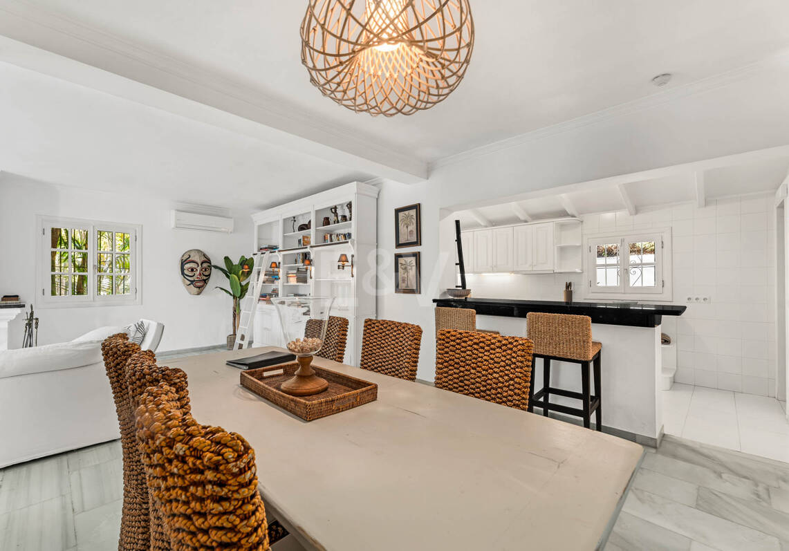 Eine einzigartige Villa mit Gästehaus auf weitläufigem Gelände in Puerto Banús