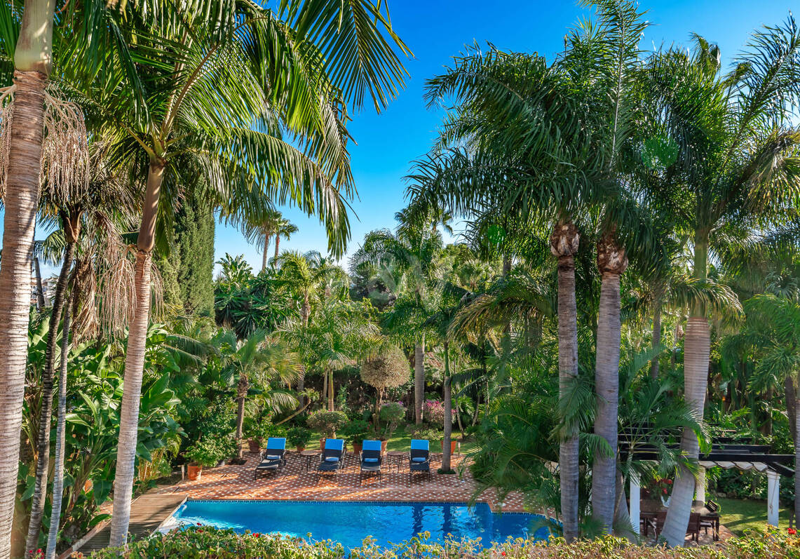 Eine einzigartige Villa mit Gästehaus auf weitläufigem Gelände in Puerto Banús