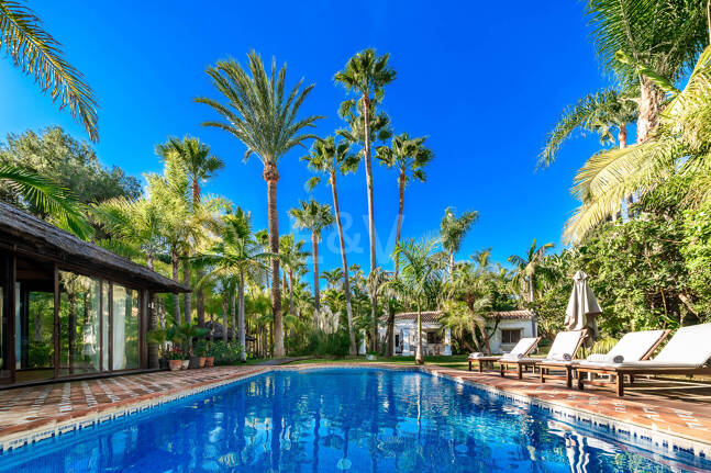 Eine einzigartige Villa mit Gästehaus auf weitläufigem Gelände