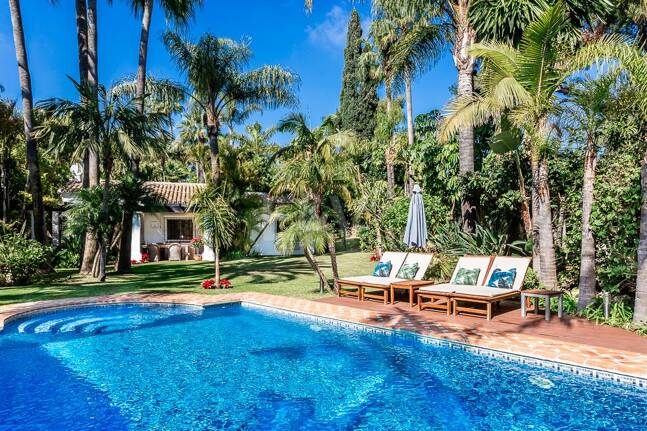 Eine einzigartige Villa mit Gästehaus auf weitläufigem Gelände