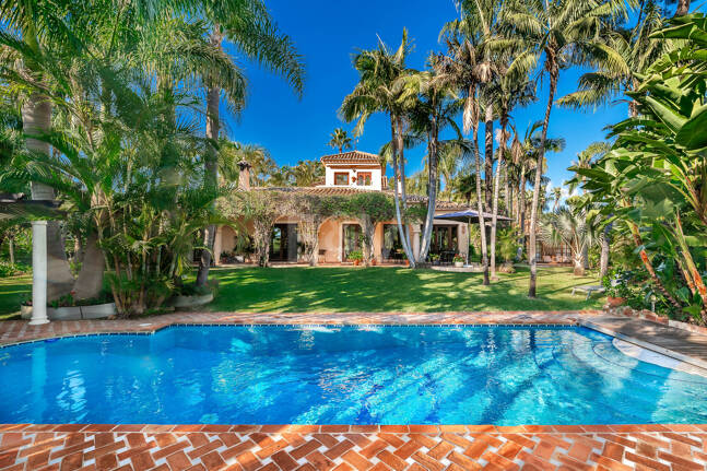 Eine einzigartige Villa mit Gästehaus auf weitläufigem Gelände