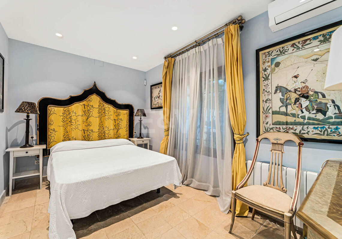 Eine einzigartige Villa mit Gästehaus auf weitläufigem Gelände in Puerto Banús