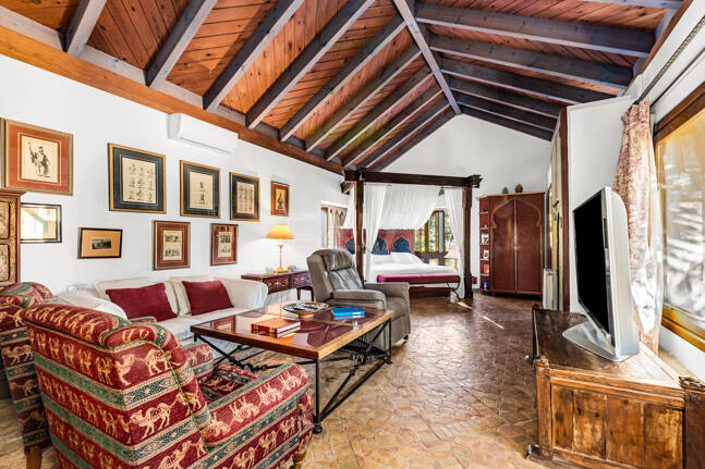 Eine einzigartige Villa mit Gästehaus auf weitläufigem Gelände