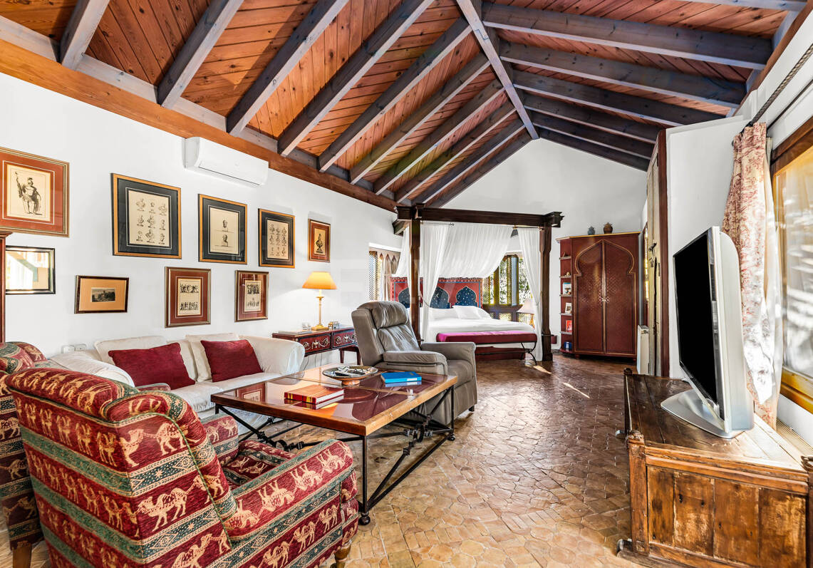 Eine einzigartige Villa mit Gästehaus auf weitläufigem Gelände in Puerto Banús