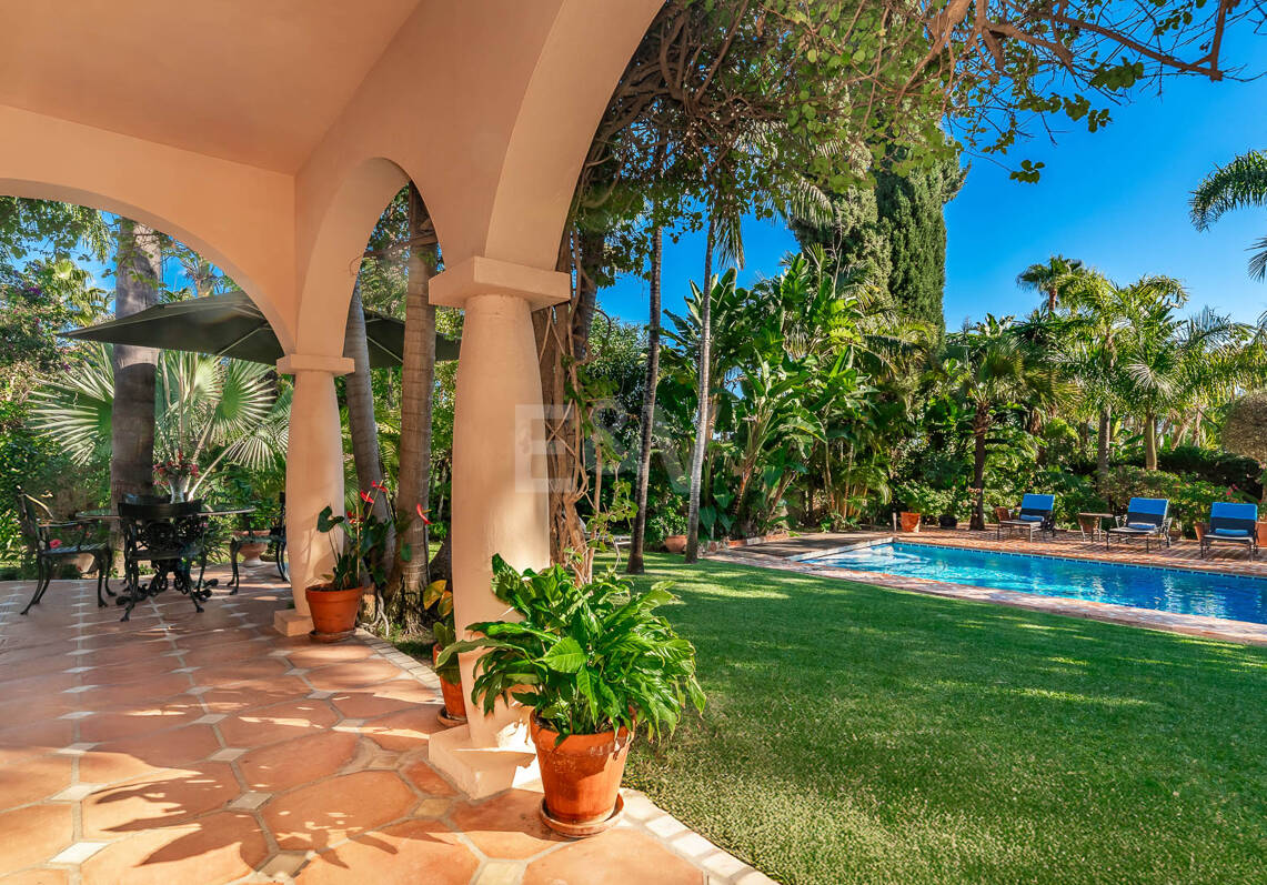 Eine einzigartige Villa mit Gästehaus auf weitläufigem Gelände in Puerto Banús