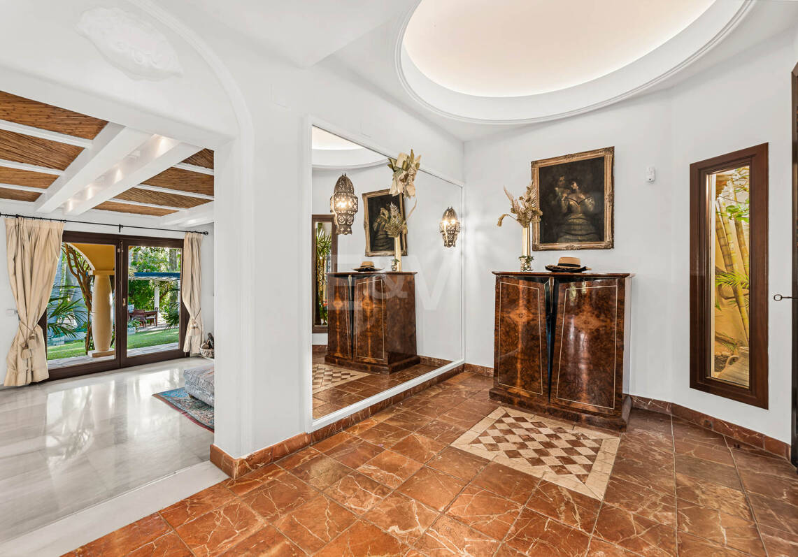Eine einzigartige Villa mit Gästehaus auf weitläufigem Gelände in Puerto Banús