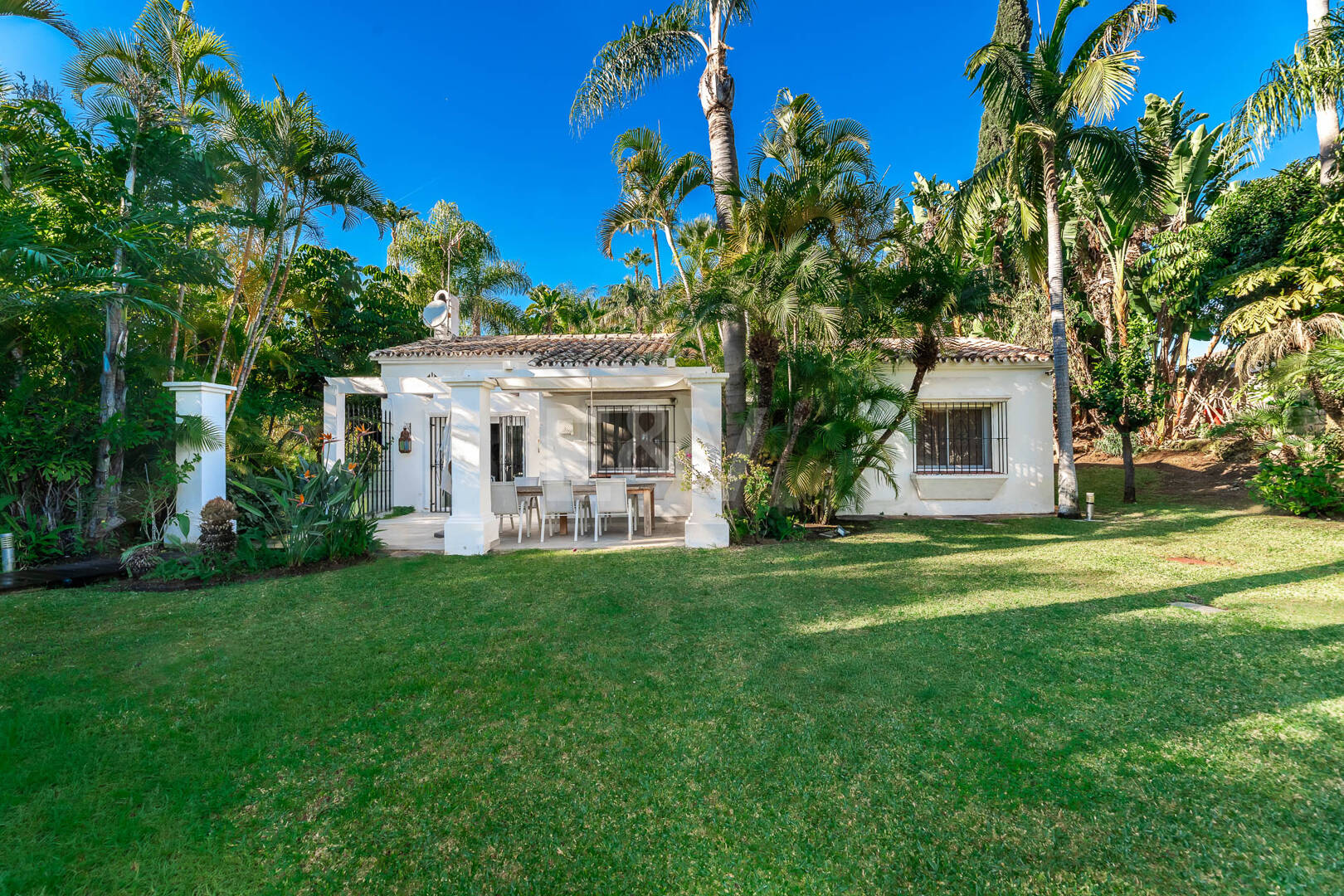 Eine einzigartige Villa mit Gästehaus auf weitläufigem Gelände
