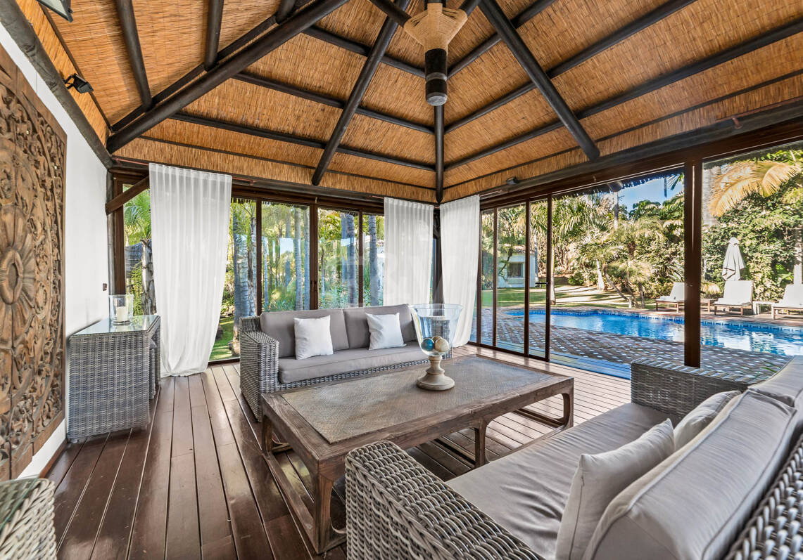 Eine einzigartige Villa mit Gästehaus auf weitläufigem Gelände in Puerto Banús