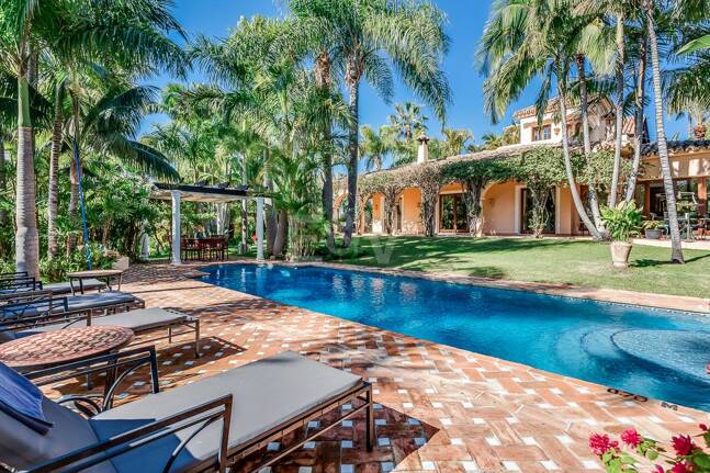 Eine einzigartige Villa mit Gästehaus auf weitläufigem Gelände