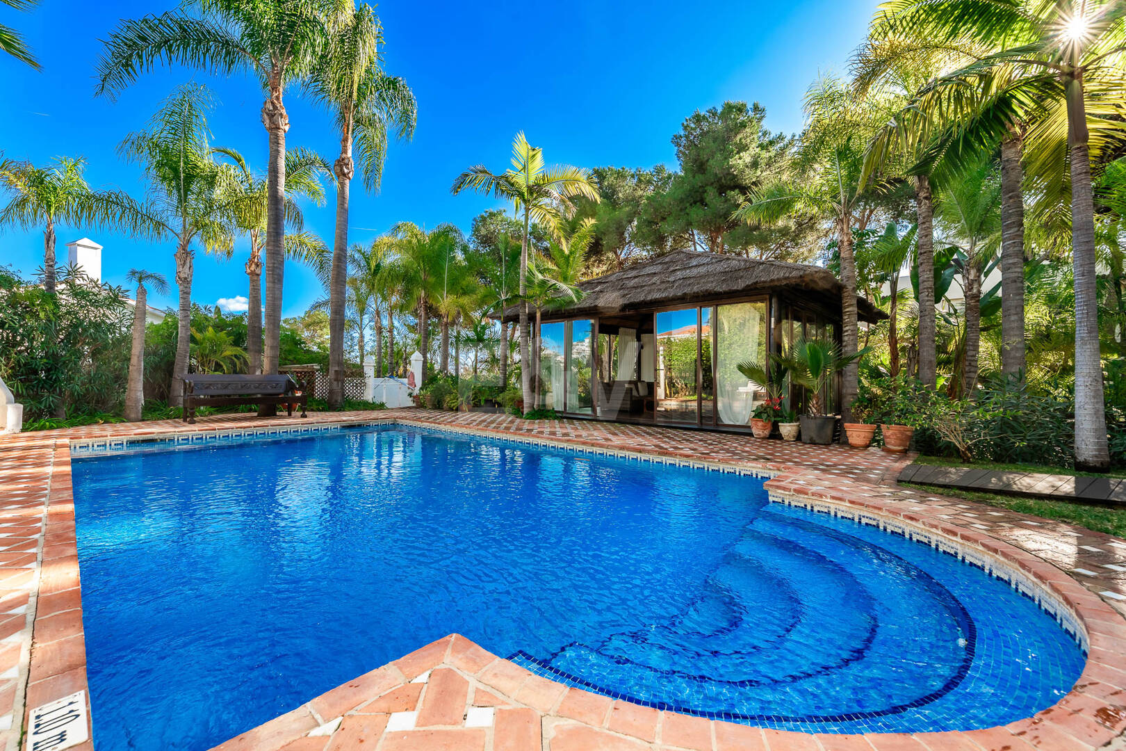 Eine einzigartige Villa mit Gästehaus auf weitläufigem Gelände