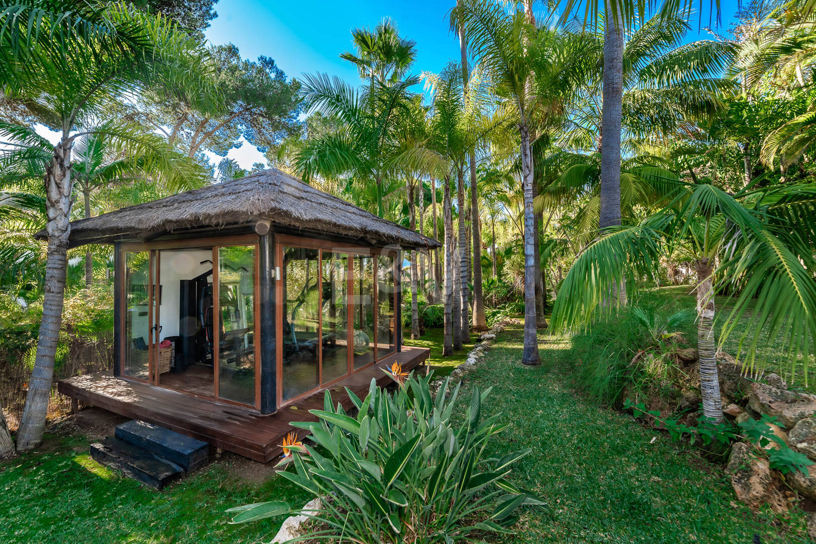 Eine einzigartige Villa mit Gästehaus auf weitläufigem Gelände