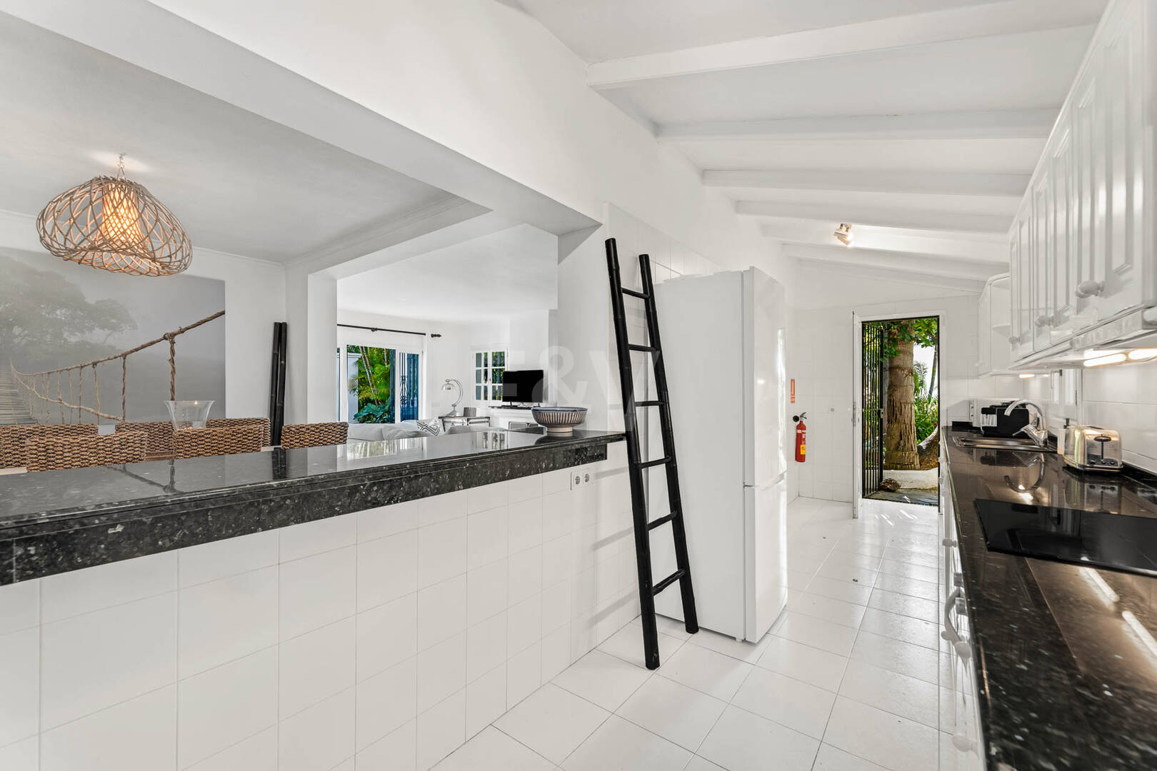 Eine einzigartige Villa mit Gästehaus auf weitläufigem Gelände